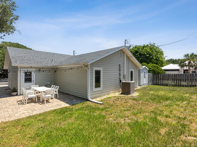 2705 Allan St — Photo 19