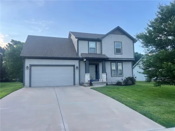 21141 Noble St, Spring Hill, KS 66083