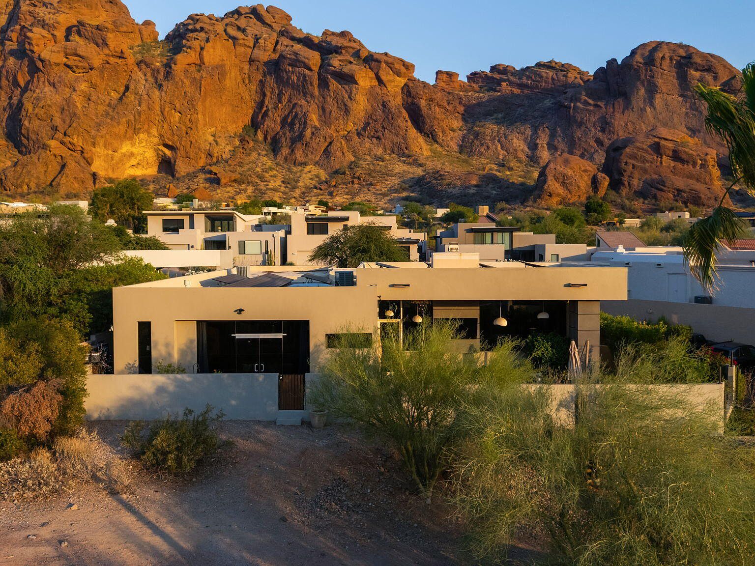 ERMOGENE MIRAGLIA（エルモジェネ　ミラジリア） 5905 N Echo Canyon Ln, Phoenix, AZ 85018 | MLS #6940533 | Zillow