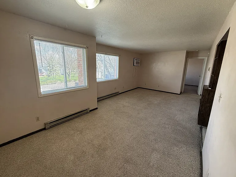 1105 N Main St — Photo 2