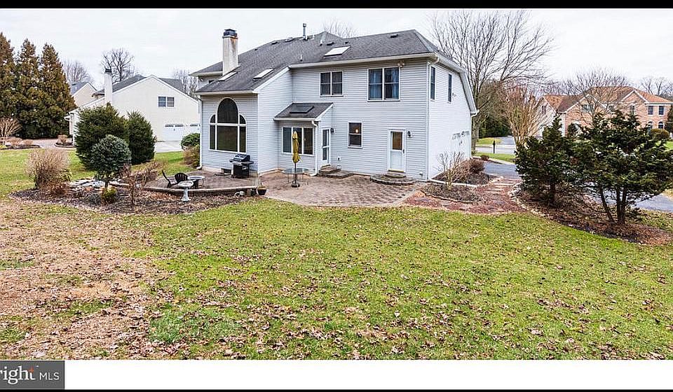 2nd image of 102 Parkview Cir