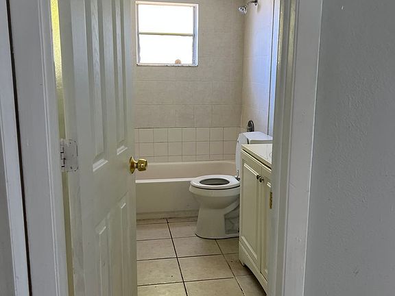 5th image of 1517-21 SW Santa Barbara Pl #1