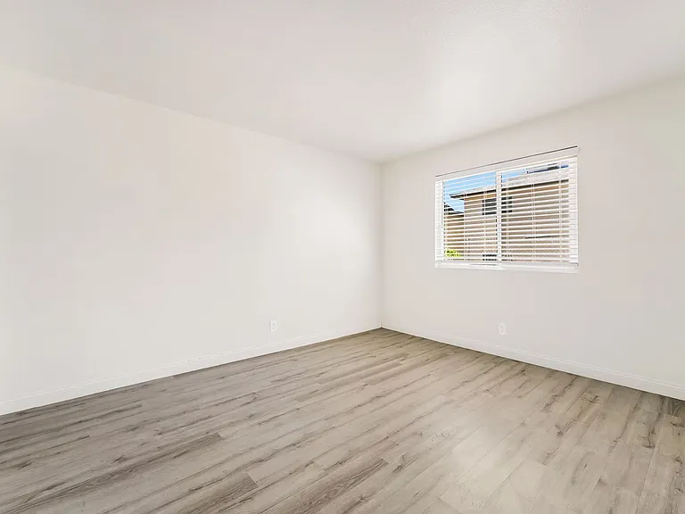 5303 Del Gado Dr — Photo 11
