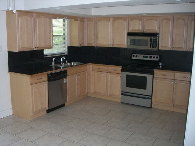 2nd image of 982 Camden Ave NW