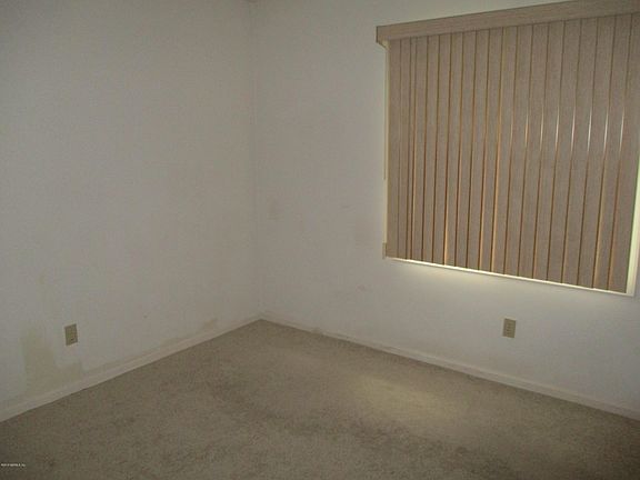 3rd image of 1040 Pinebreeze Dr E