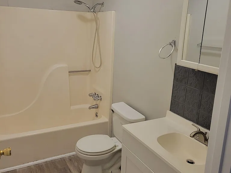Maple Ridge Apartments — Photo 13