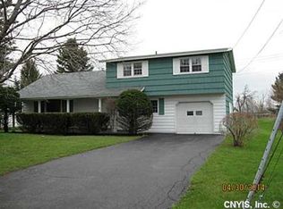 18 Barbara Ln, Camillus, NY 13031