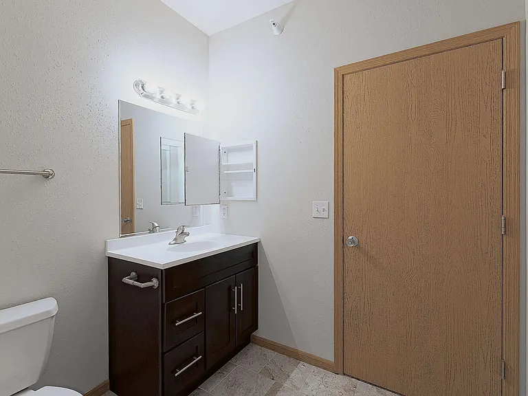 Gateway Park Apartments — Photo 48