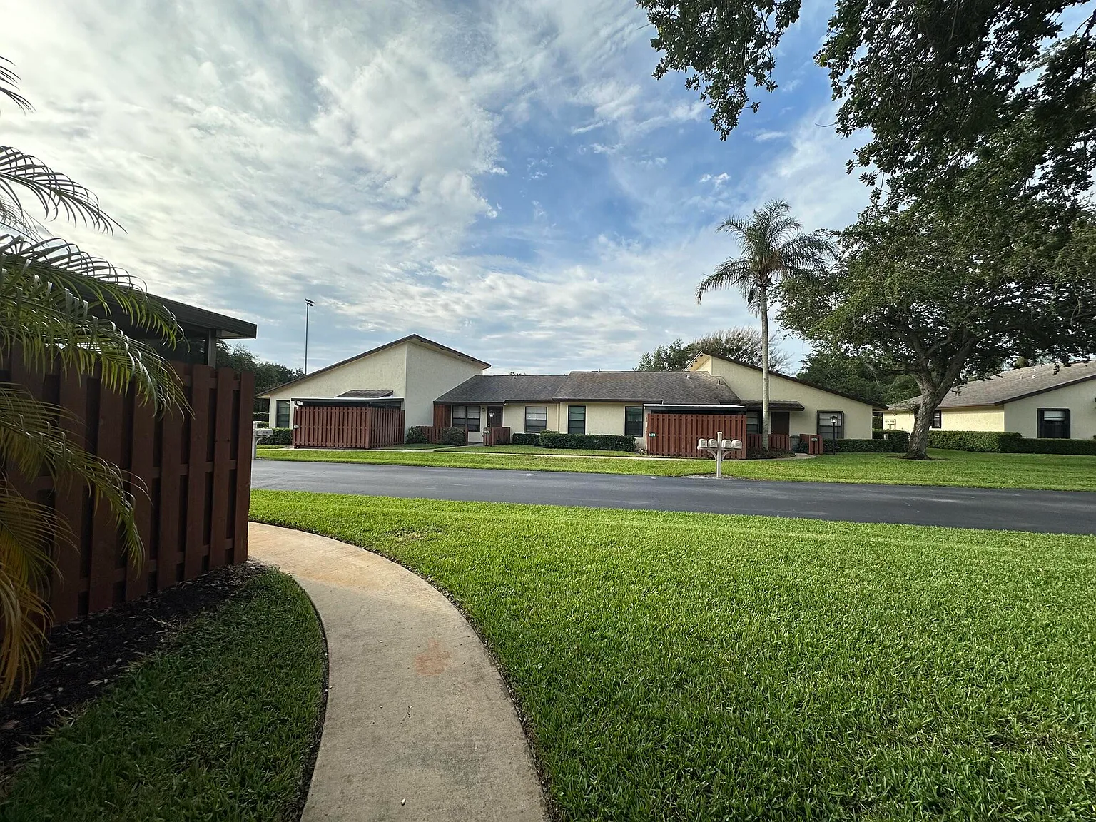 2 bed, 2.0 bath, 1026 sqft, $3,200 — Photo 2