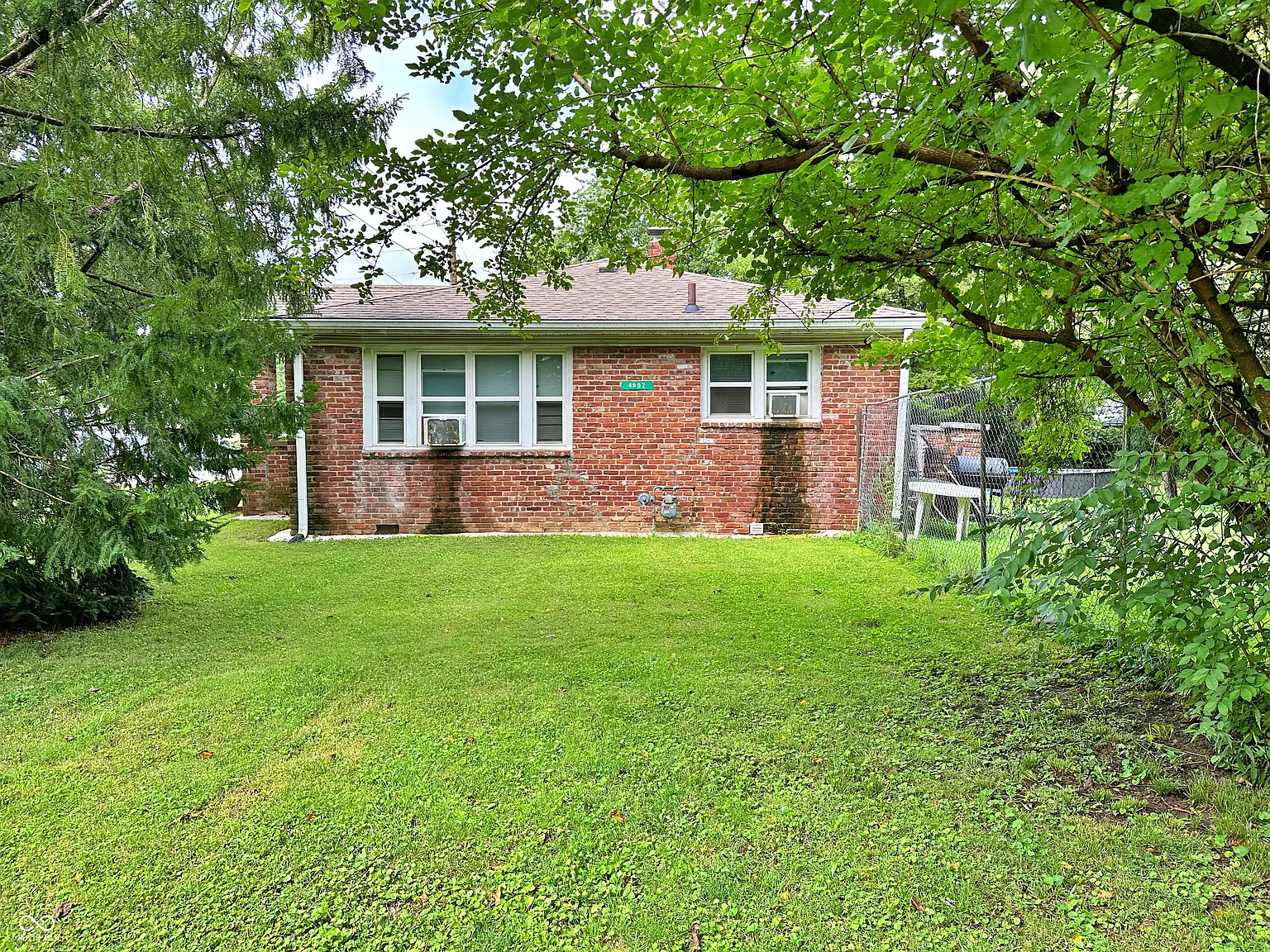 4 bed, 1.0 bath, 1120 sqft, $1,325 — Photo 4