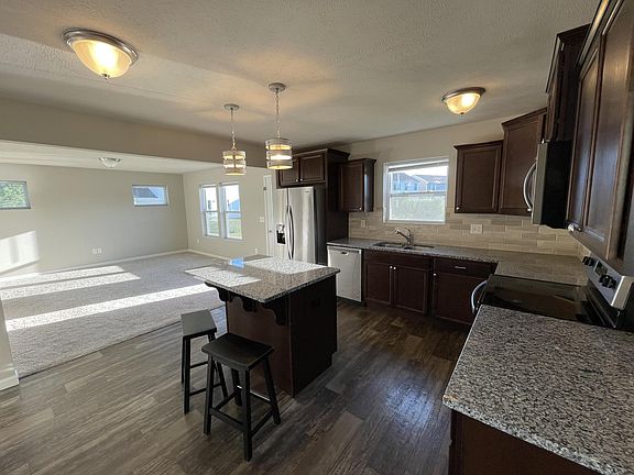 4th image of 636 Cygnet Lake Dr
