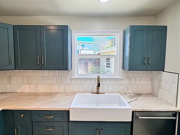 4th image of 4574 Whaley Ave