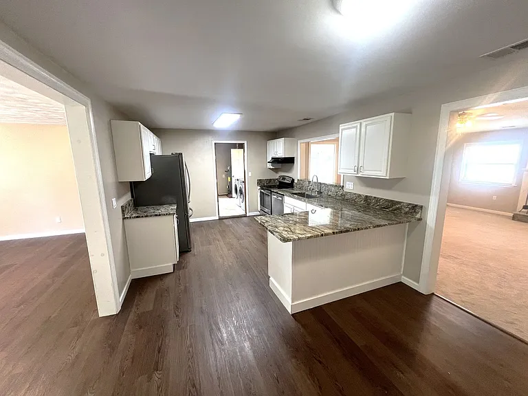 421 Brian Ave — Photo 3