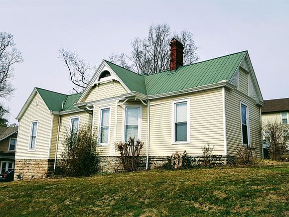 4th image of 102 Elm St