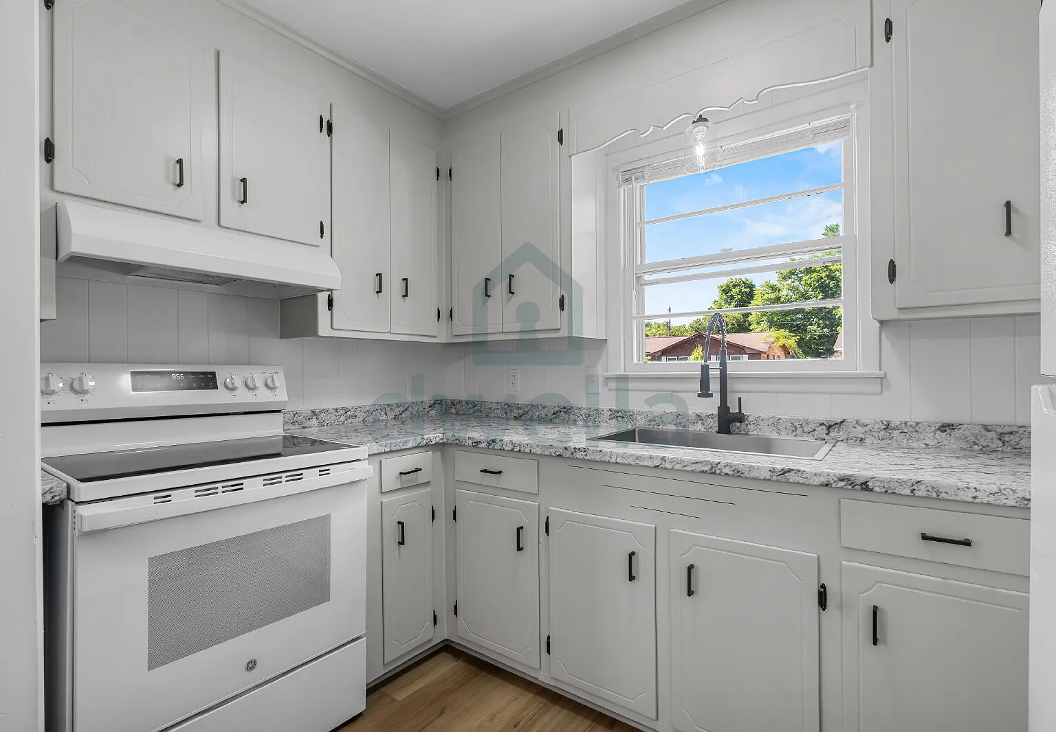 3 bed, 1.5 bath, 1059 sqft, $1,449 — Photo 2