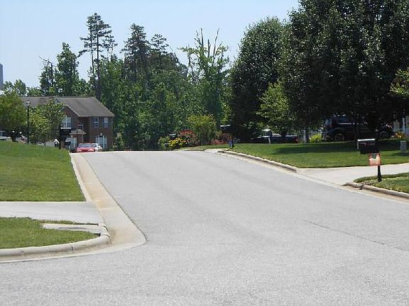 3rd image of 2211 McLaughlin Dr