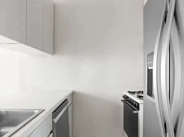 200 East 65th Street image 4 of 6