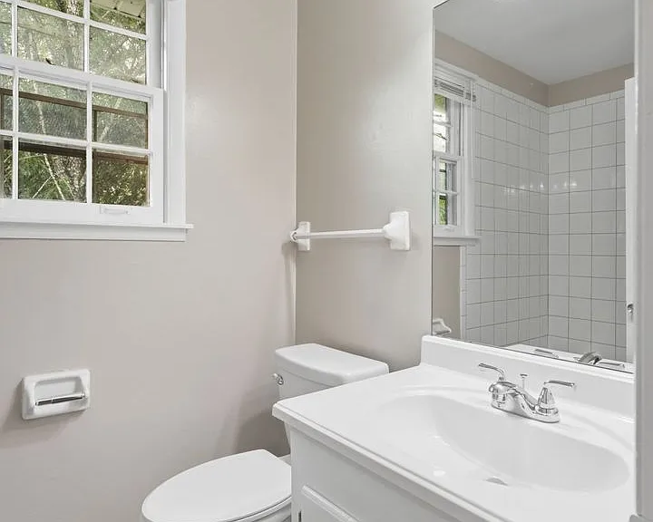 758 McPherson Dr — Photo 14