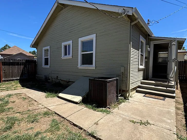 114 De Force Ave — Photo 20