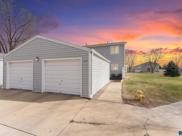 1022 S Bridgeport Pl, Sioux Falls, SD 57106