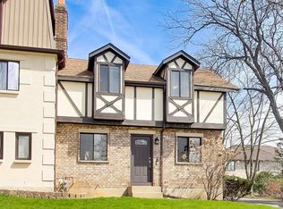 828 Village Quarter Rd APT A, West Dundee, IL