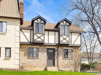 828 Village Quarter Rd APT A, West Dundee, IL, 60118