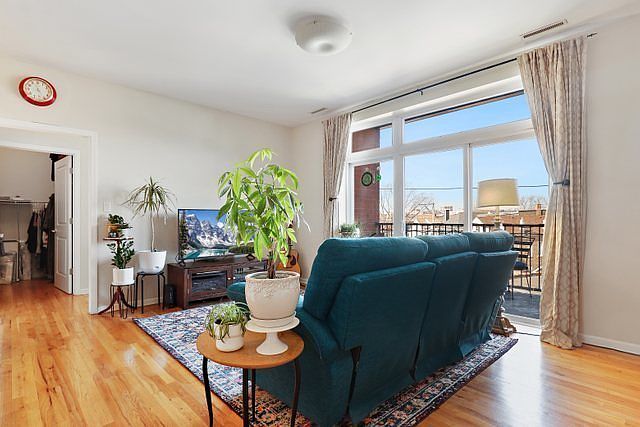 1st image of 2520 S Oakley Ave Unit 306