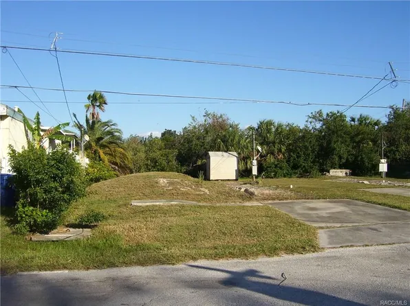 6981 Edgewater Dr, New Port Richey, FL 34652