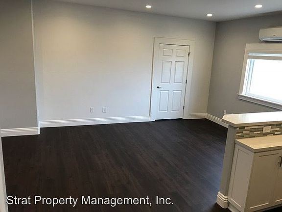 4th image of 304 W Hawthorn St APT 3