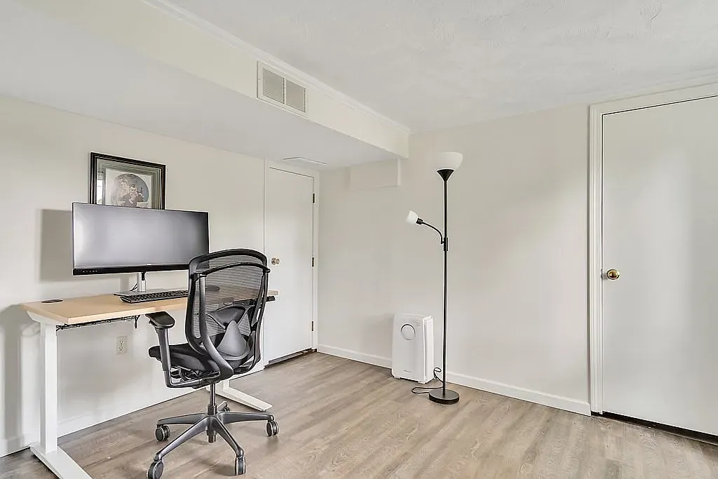 4 bed, 3139 sqft, $6,950 — Photo 4