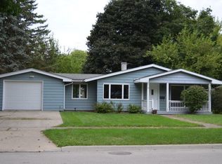 511 Kishwaukee Dr, Sycamore, IL 60178