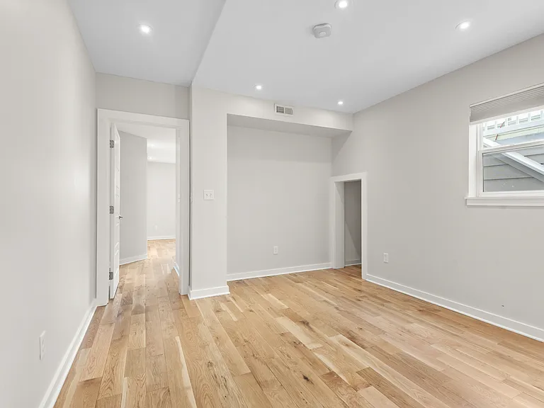 335 S Chester St — Photo 10