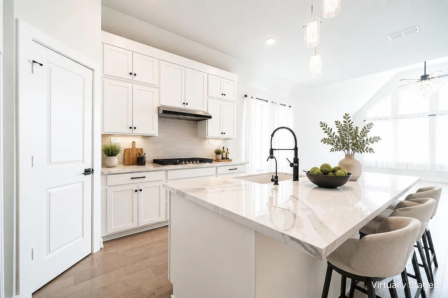 3 bed, 2.0 bath, 1818 sqft, $2,750 — Photo 3