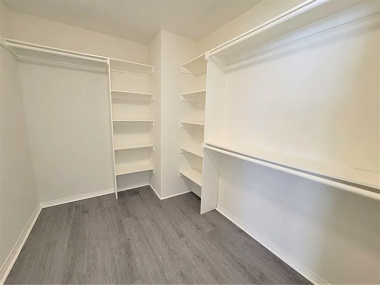 2050 S Bentley Ave — Photo 54