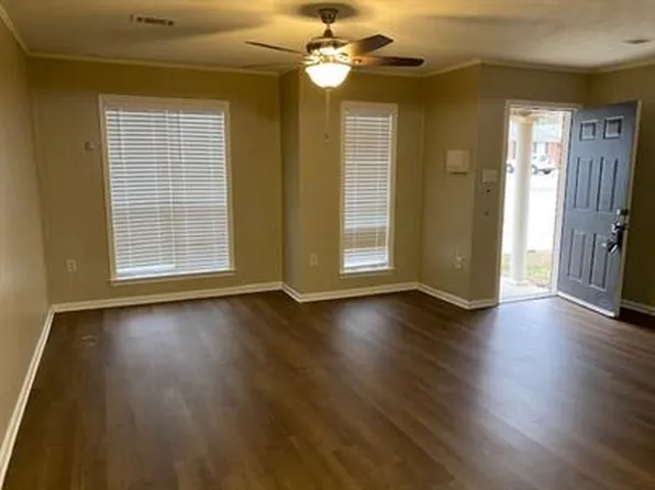 306 Mildred St #B, Conway, AR 72034