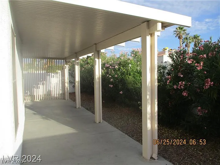 8216 Grassy Point Cir — Photo 32