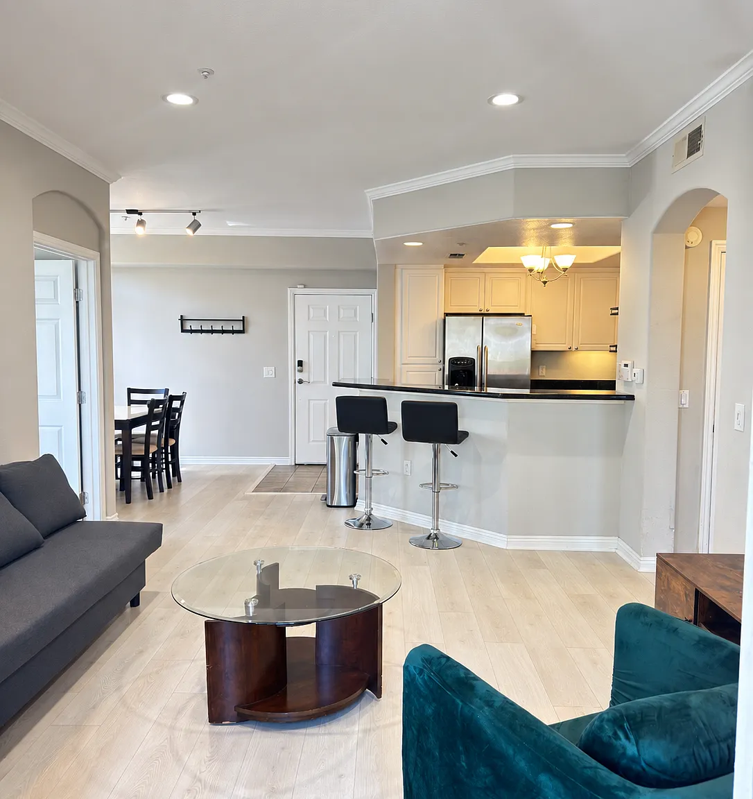 2 bed, 850 sqft, $3,300 — Photo 2