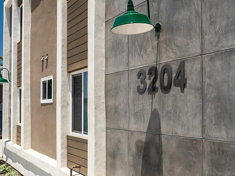3204 Collier Ave #3204 — Photo 1