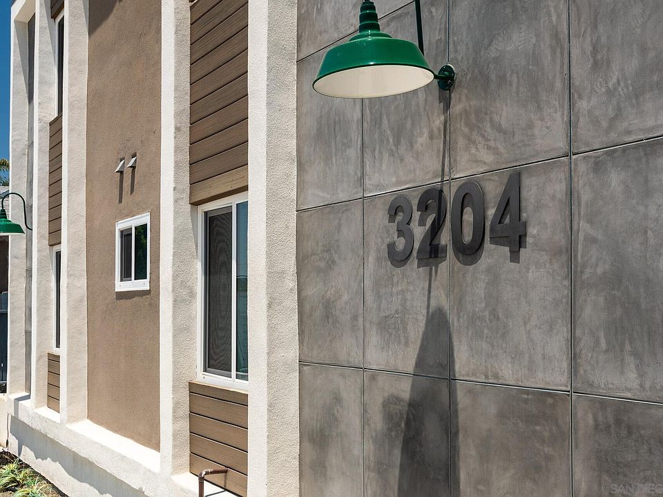 1st image of 3204 Collier Ave #3204