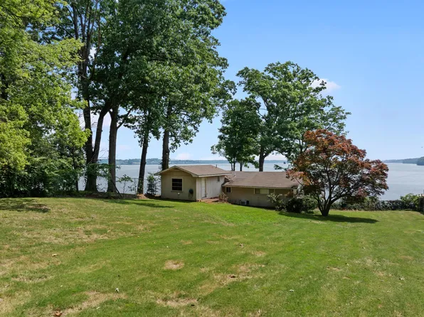 290 Lakeshore Dr S, Muscle Shoals, AL 35661