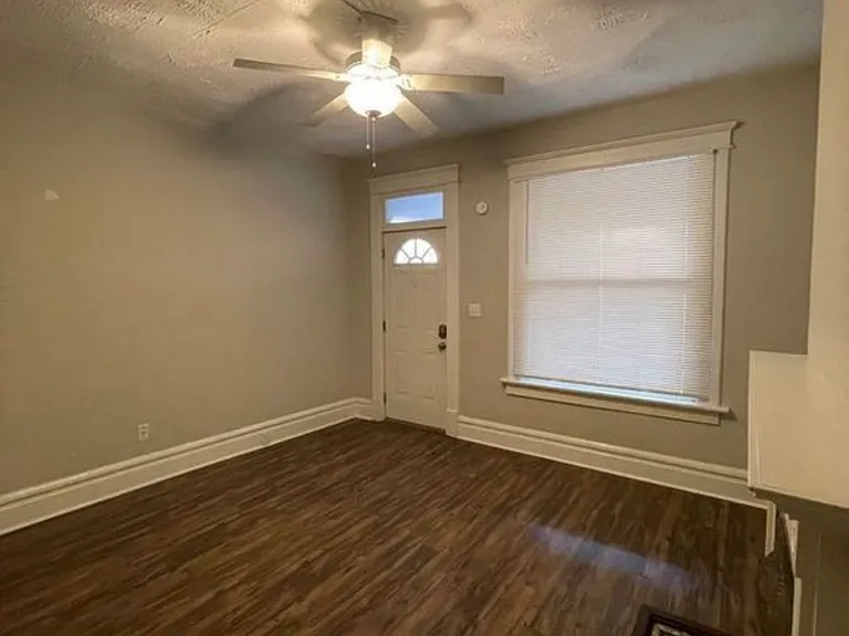 1208 Summit St — Photo 1