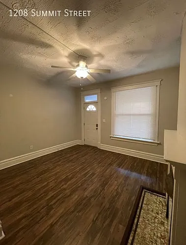 1208 Summit St Photo 1