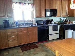 5th image of 230 Oak St
