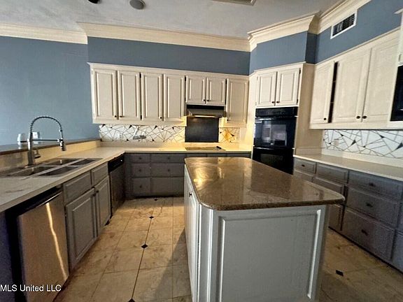 3rd image of 58 Robinwood Pl