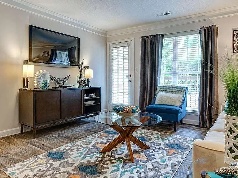 Deep River Pointe Apartments — Photo 4