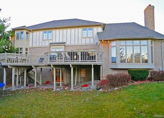 2nd image of 5570 Woodfield Dr