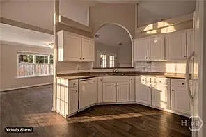 3 bed, 2.0 bath, 1778 sqft, $2,400 — Photo 3