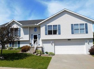 1420 W 52nd St, Davenport, IA