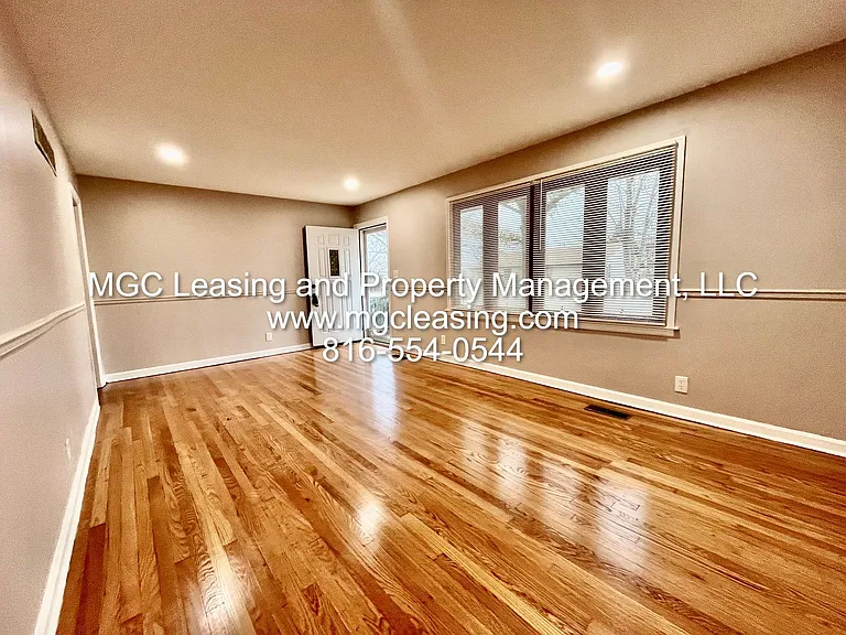 102 SE 9th St — Photo 17