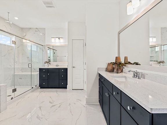 Northridge Owners Bath